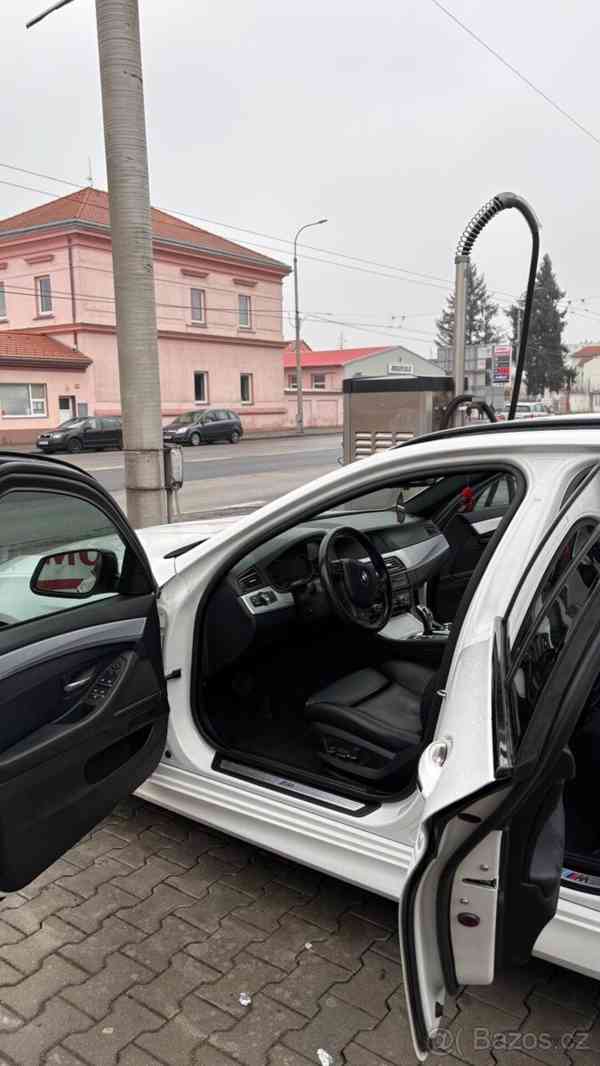 BMW Řada 5 3,0   530xDrive f11 190kw - foto 8