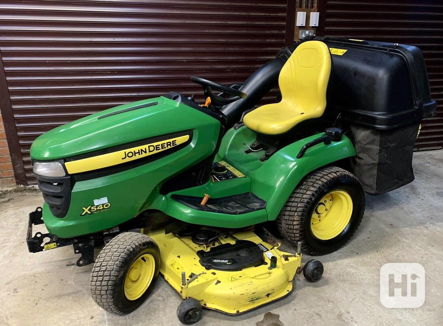 John Deere X540 Ride na sekačce na trávu - foto 1