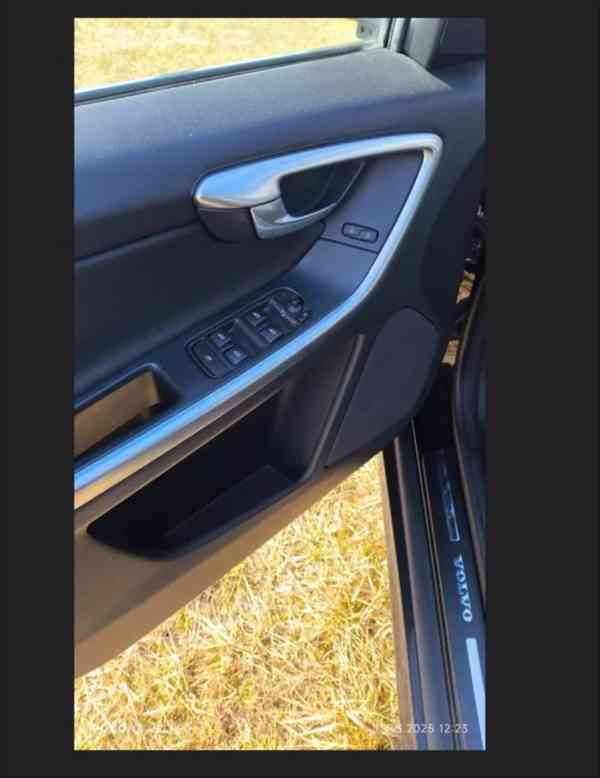 Volvo XC60 2,4 D4 Summum AWD - foto 9