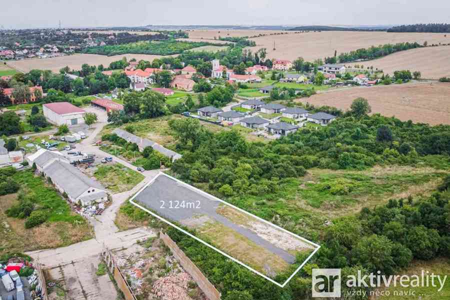 Pronájem komerčního oploceného pozemku 2 124m2 - foto 2