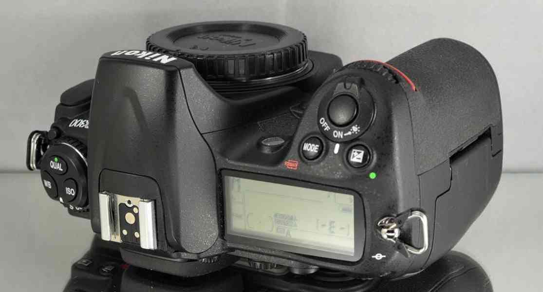 Nikon D300 APS-C 12.3 MPix CMOS*JPEG+RAW*30000 Exp - foto 6