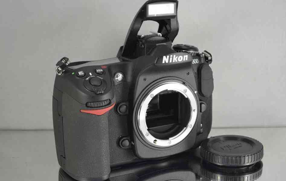 Nikon D300 APS-C 12.3 MPix CMOS*JPEG+RAW*30000 Exp - foto 4