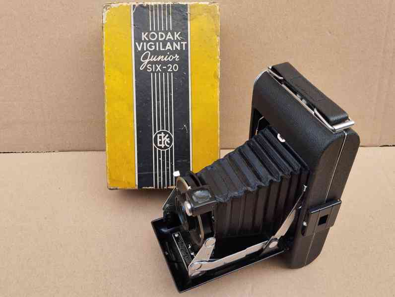 Starý měchový fotoaparát Kodak Vigilant Junior Six-20 + krab - foto 19