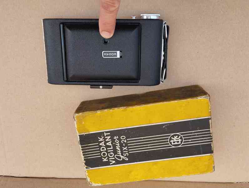 Starý měchový fotoaparát Kodak Vigilant Junior Six-20 + krab - foto 23