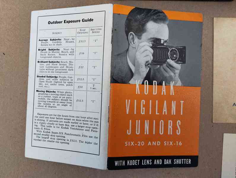 Starý měchový fotoaparát Kodak Vigilant Junior Six-20 + krab - foto 5