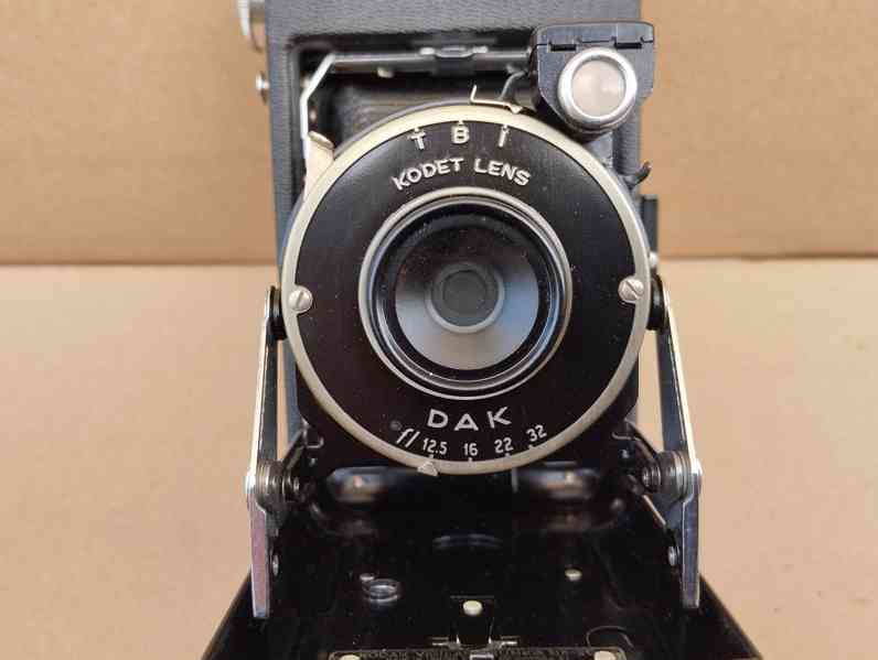 Starý měchový fotoaparát Kodak Vigilant Junior Six-20 + krab - foto 16