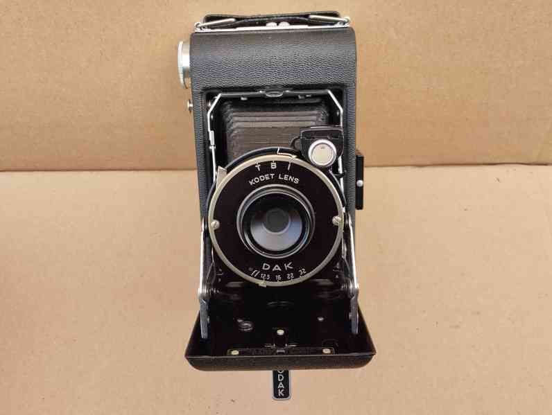 Starý měchový fotoaparát Kodak Vigilant Junior Six-20 + krab - foto 15
