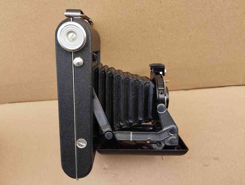 Starý měchový fotoaparát Kodak Vigilant Junior Six-20 + krab - foto 11