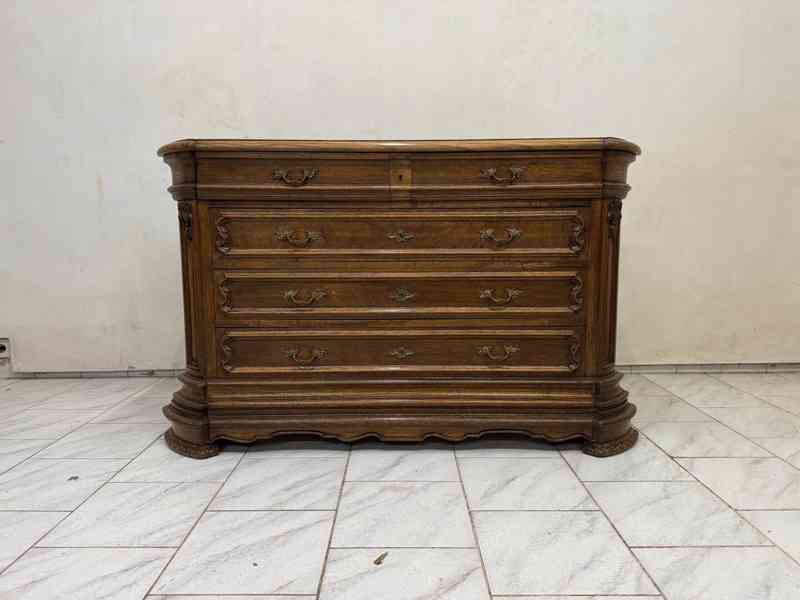 Starožitná masivní komoda - foto 2