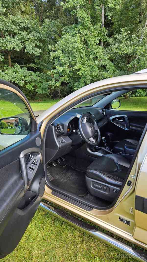 Toyota RAV4 2,0   4x4 LPG, 116 kW, KŮŽE, TAŽNÉ - foto 11