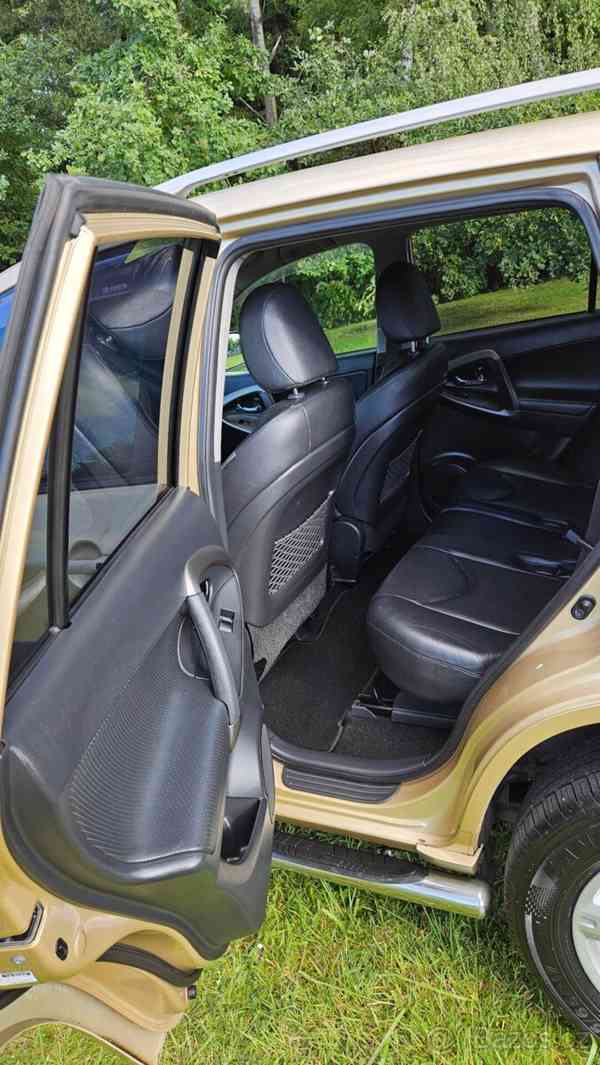 Toyota RAV4 2,0   4x4 LPG, 116 kW, KŮŽE, TAŽNÉ - foto 12