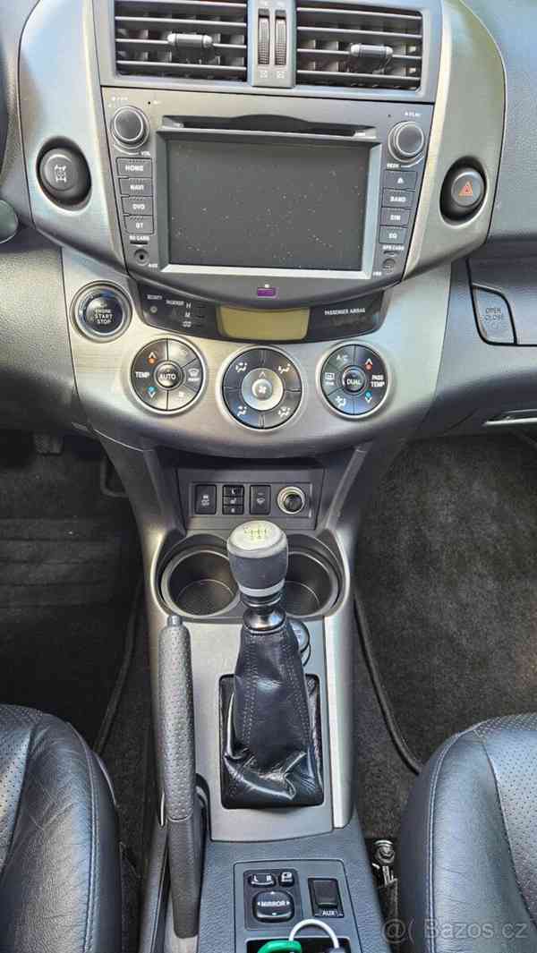 Toyota RAV4 2,0   4x4 LPG, 116 kW, KŮŽE, TAŽNÉ - foto 13