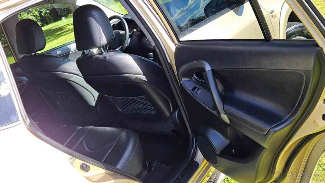 Toyota RAV4 2,0   4x4 LPG, 116 kW, KŮŽE, TAŽNÉ - foto 19