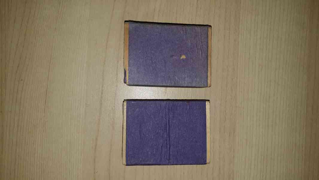 Staré dýhované krabičky se zápalkami.  - foto 2