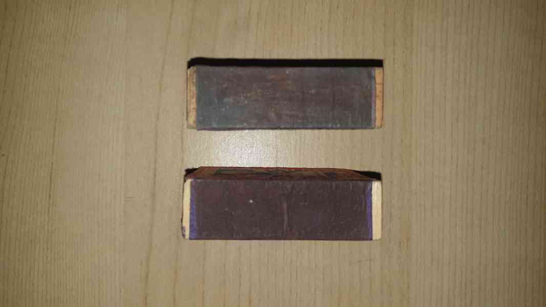 Staré dýhované krabičky se zápalkami.  - foto 3