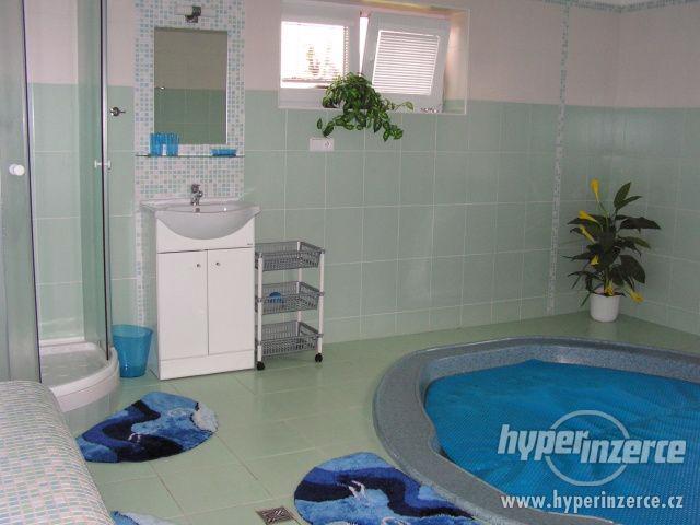 Pronájem chalupy s vnitřním vyhřívaným bazénem...8 +2 osobo - foto 8