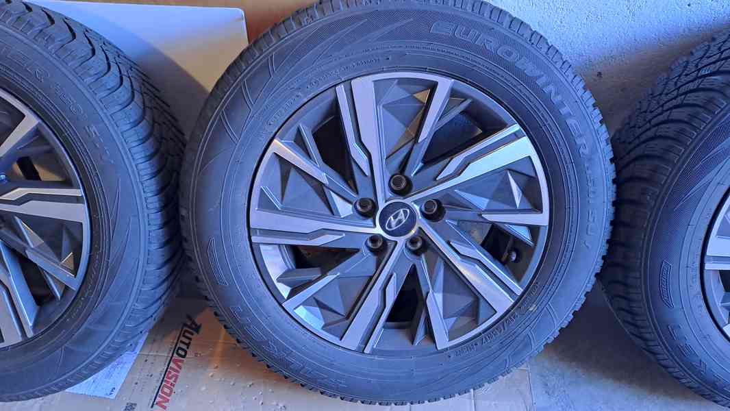 Prodám orig. sadu alu kol se zimním pneu z Hyundai Tucson. - foto 3
