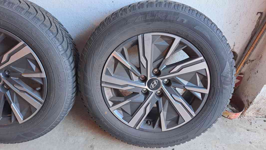 Prodám orig. sadu alu kol se zimním pneu z Hyundai Tucson. - foto 5