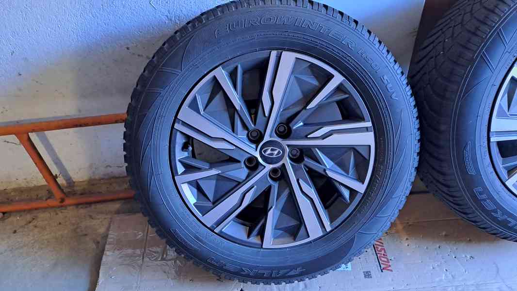 Prodám orig. sadu alu kol se zimním pneu z Hyundai Tucson. - foto 2