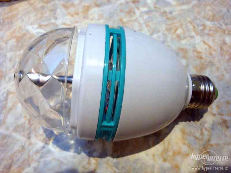 Efektní trojbarevná LED Disko žárovka E24 220V 2W - foto 5