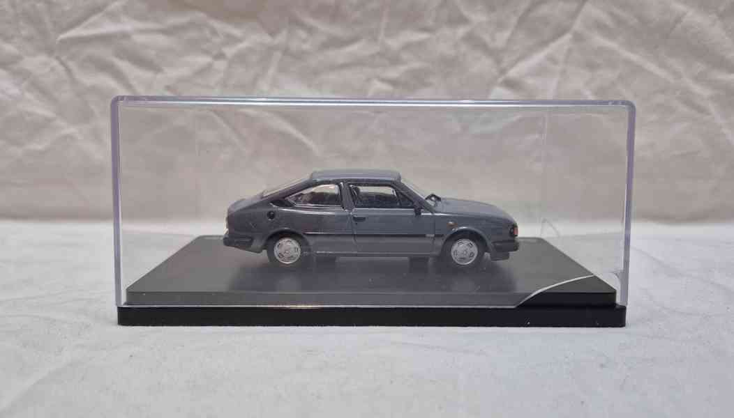 model auta Škoda Rapid 136, 1:43, plastový box (Abrex) - foto 2