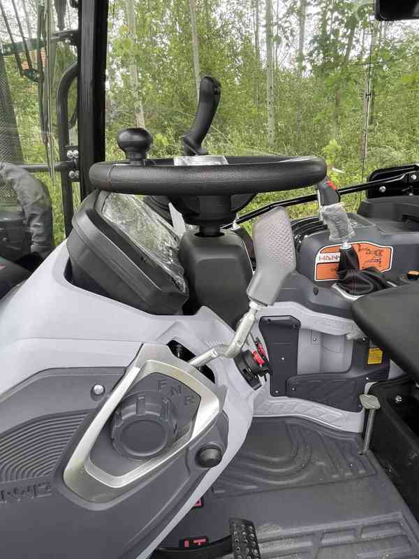 Traktor HANWO HWB 604C. Traktor 65 koni 48kW, čelný nakladač - foto 8