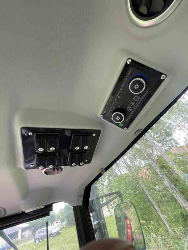 Traktor HANWO HWB 604C. Traktor 65 koni 48kW, čelný nakladač - foto 17