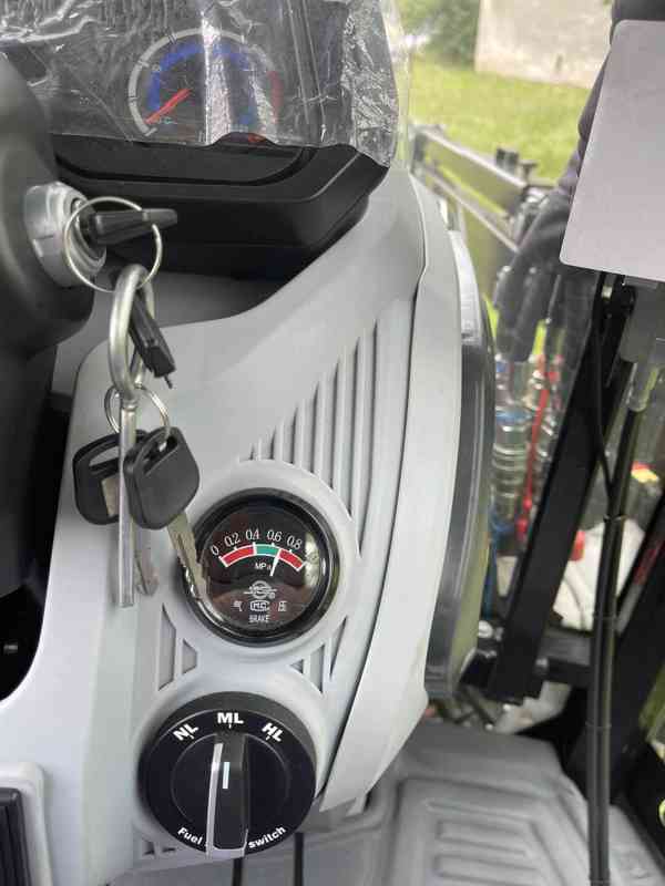 Traktor HANWO HWB 604C. Traktor 65 koni 48kW, čelný nakladač - foto 21
