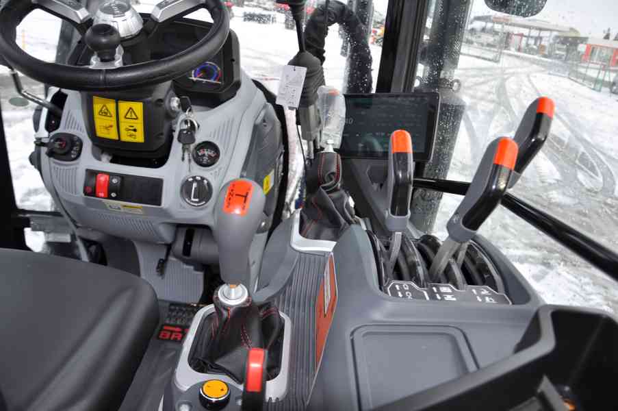 Prodam traktor HANWO HWB 604C. Traktor 65 koni 48kW. - foto 9