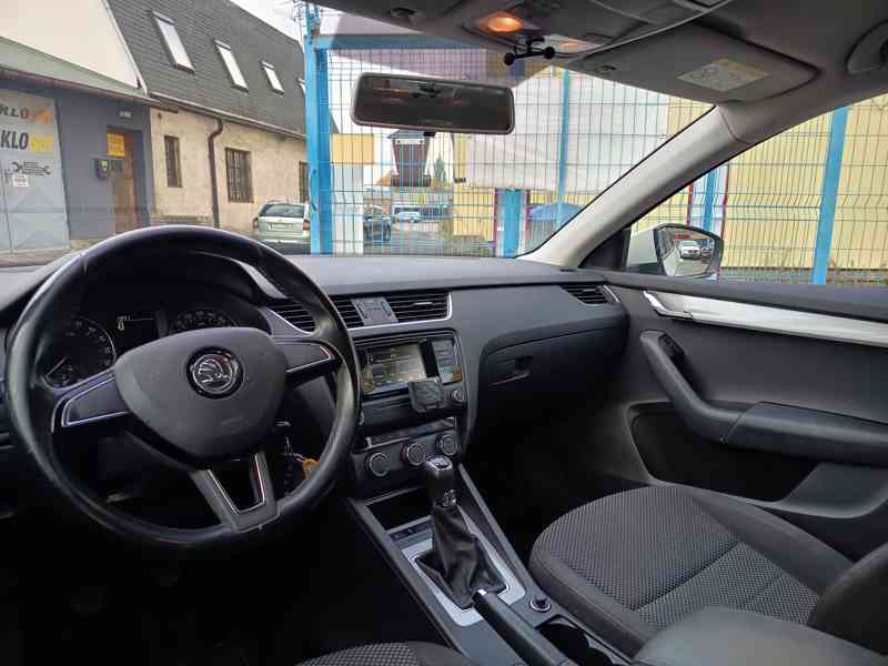 ŠKODA Octavia 1,6TDI Ambition 1 maj ČR DPH - foto 17
