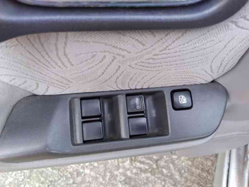 NISSAN PRIMERA WAGON 2.0 16V ČR,AC - foto 19