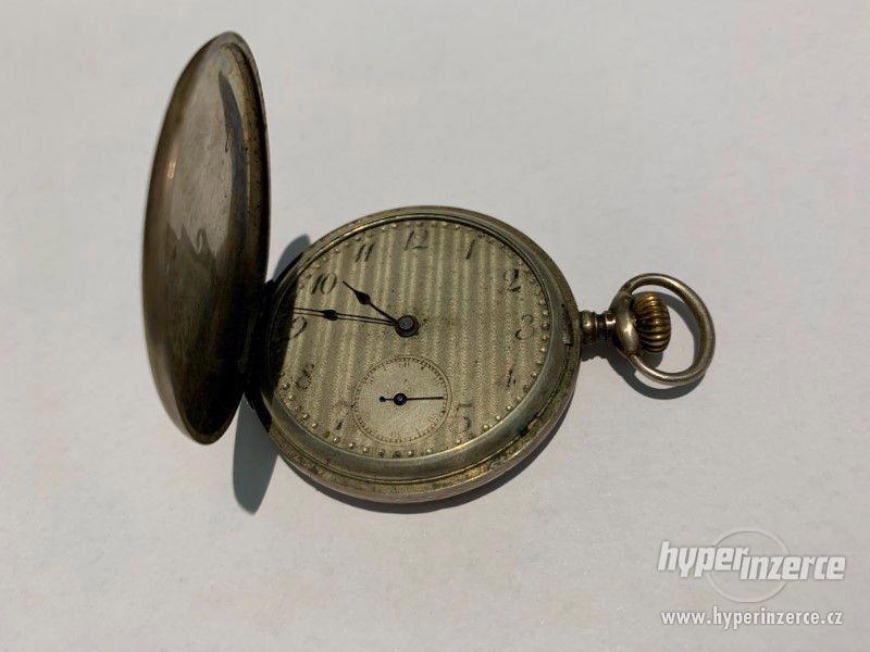 Stříbrné tříplášťové kapesní hodinky s řetízkem - foto 1