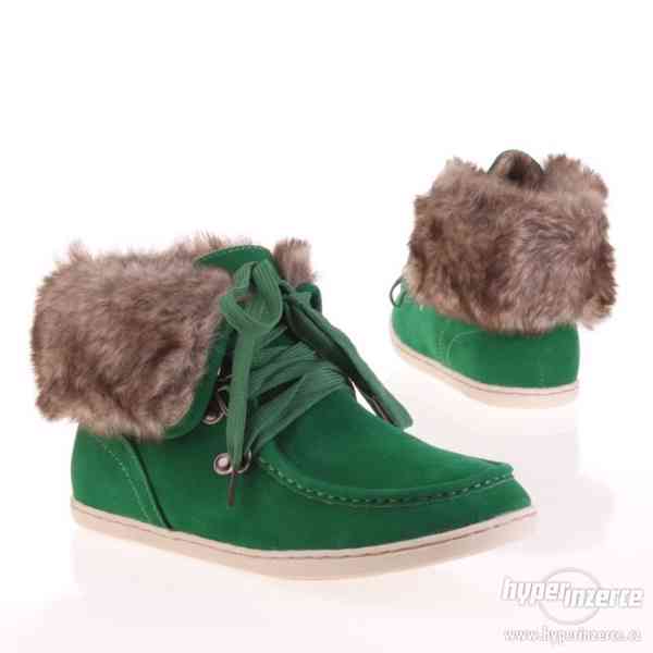 NOVÉ- kotníčkové boty zelené, červené Kayla Shoe - foto 1