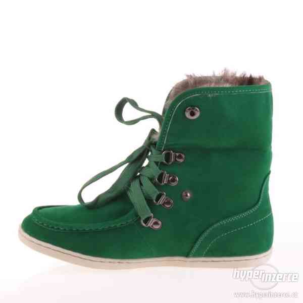 NOVÉ- kotníčkové boty zelené, červené Kayla Shoe - foto 2