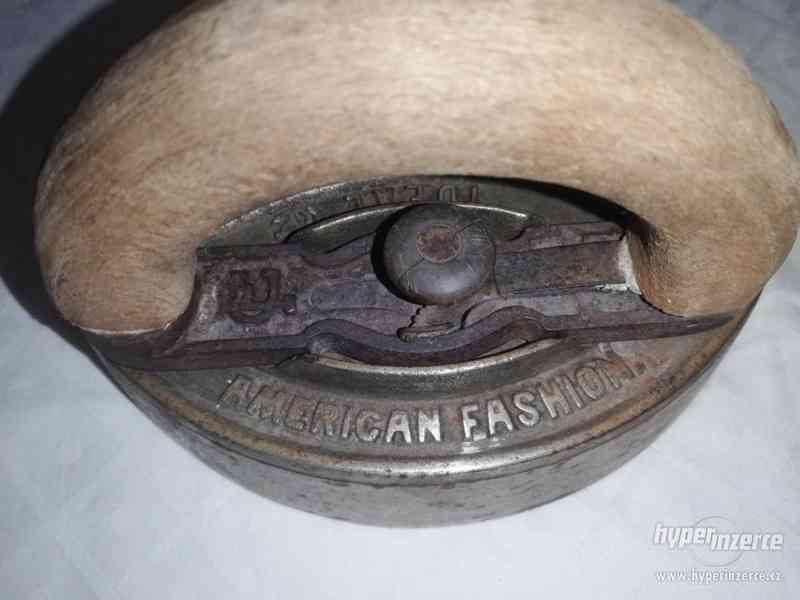 Starodávná žehlička - zn. AMERICAN FASHION IDEAL - foto 2