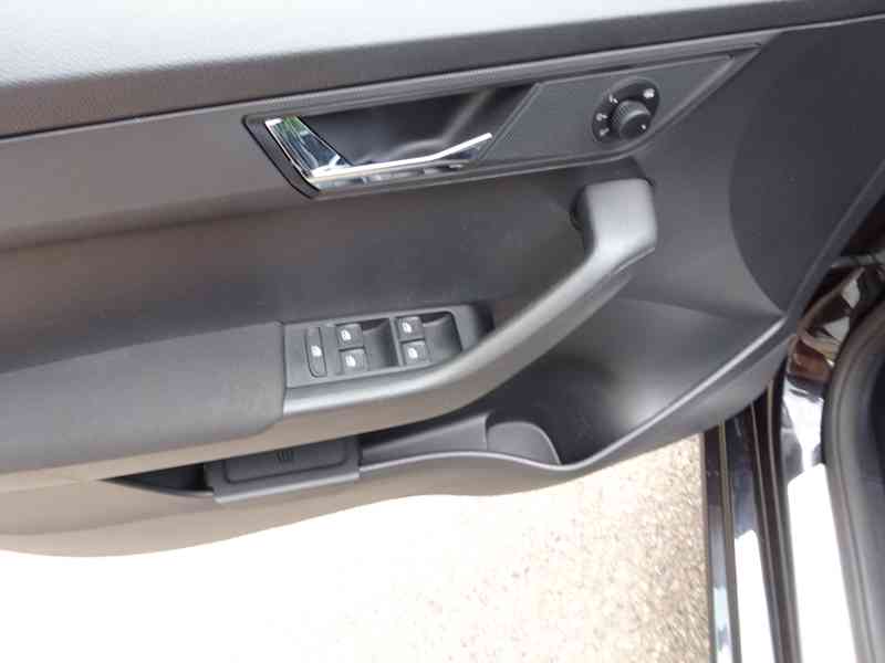 Škoda Fabia 1.2 TSI JOY r.v.2017 (66KW) NOVÁ STK - foto 6