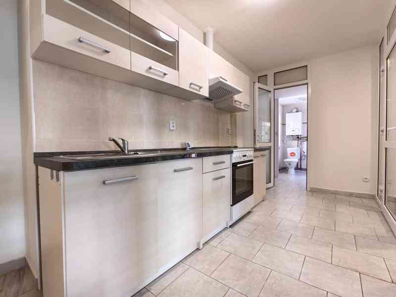 Pronájem 2+1, 37m2 (+parkování)(Jablonec n.N., ul. Dvorská)  - foto 1