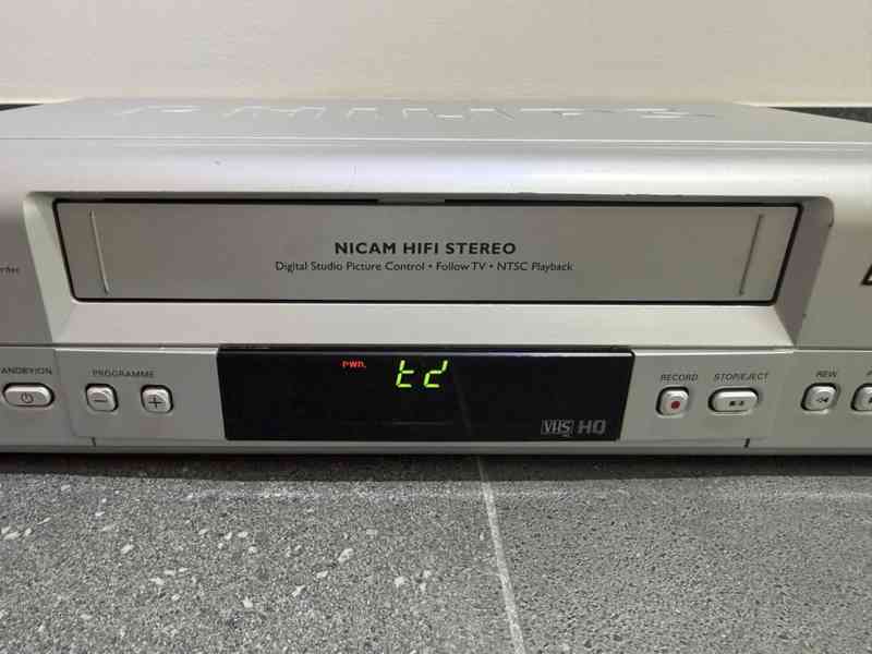 Málo používaný videorekordér PHILIPS VR540 - foto 4