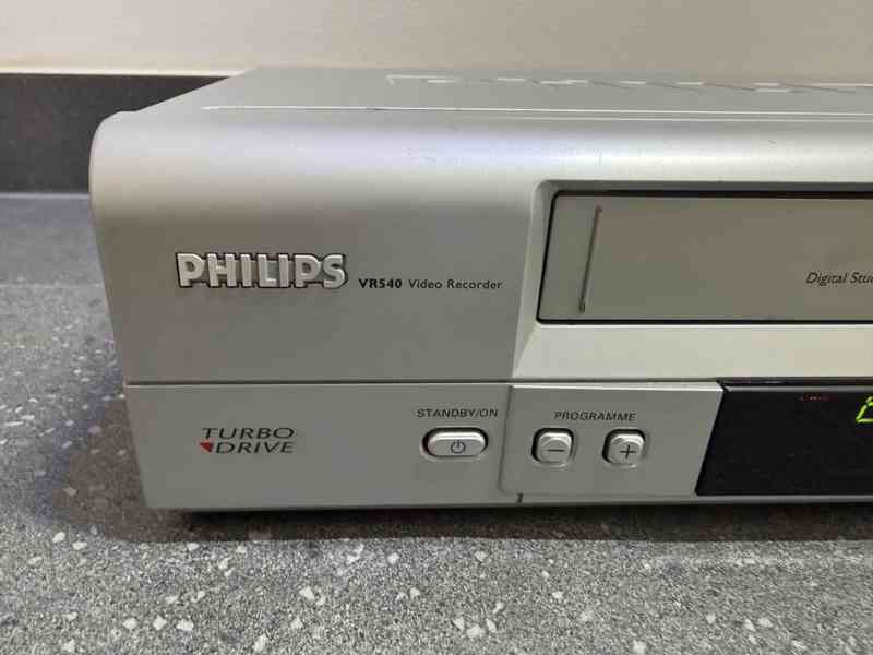 Málo používaný videorekordér PHILIPS VR540 - foto 3