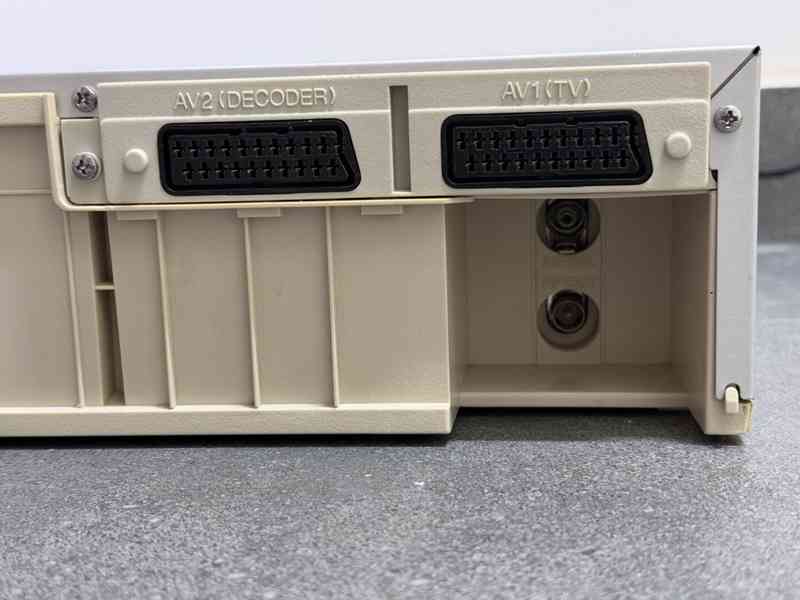 Málo používaný videorekordér PHILIPS VR540 - foto 8