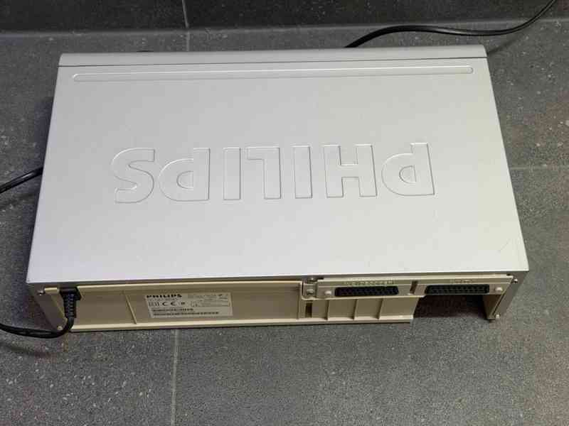 Málo používaný videorekordér PHILIPS VR540 - foto 7