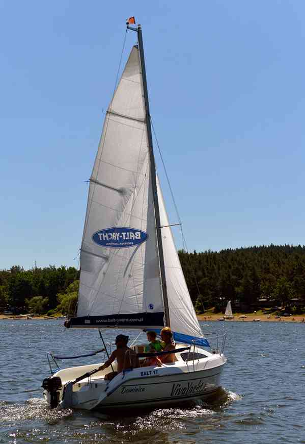 Den na plachetnici se školením jachtingu na Orlické přehradě - foto 2