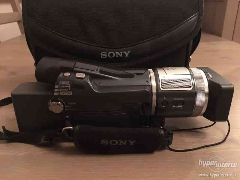 SONY HDR-HC1E PAL + HD VIDEOCASSETTE REC. GV-HD700 - foto 2