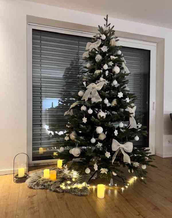 Vánoční stromeček umělý, 3D jehličí, výška 2,2m  - foto 2