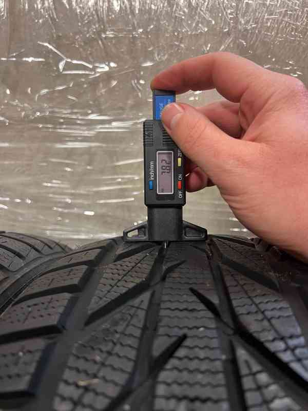 215/45R16 90H zimní pneu TOYO 7,8mm - foto 4