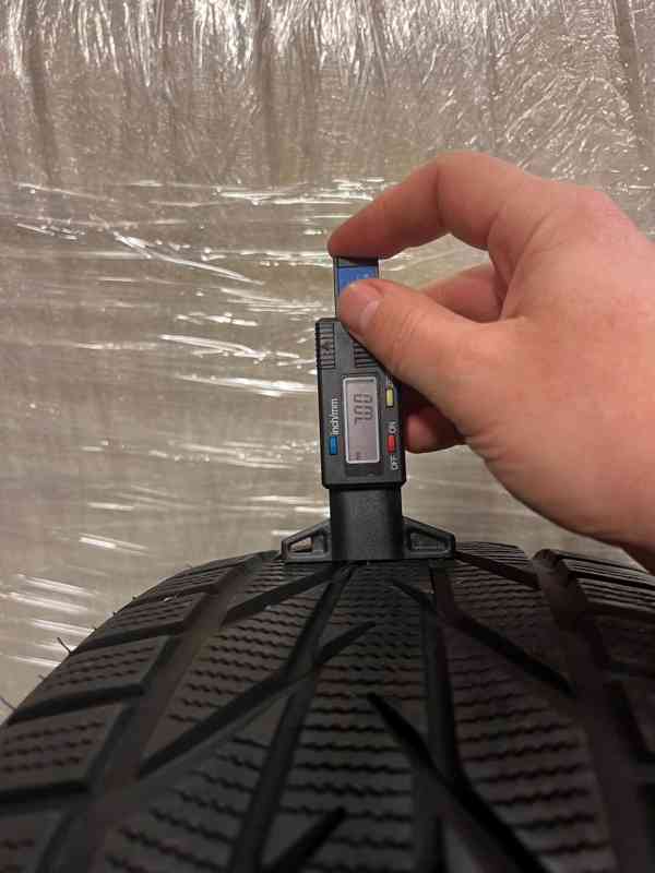 215/45R16 90H zimní pneu TOYO 7,8mm - foto 7