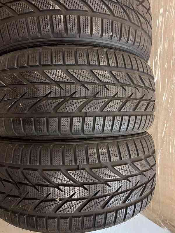 215/45R16 90H zimní pneu TOYO 7,8mm - foto 3