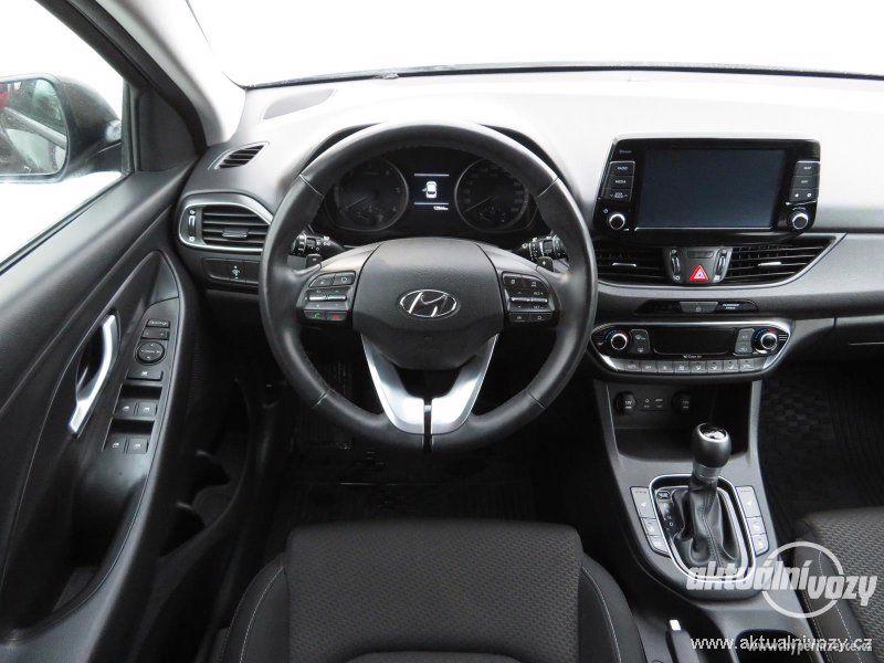 Hyundai i30 1.6, nafta, r.v. 2017 - foto 12