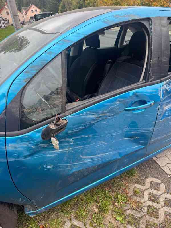 Citroen C3 1,4 HDi, havarovaný - foto 13