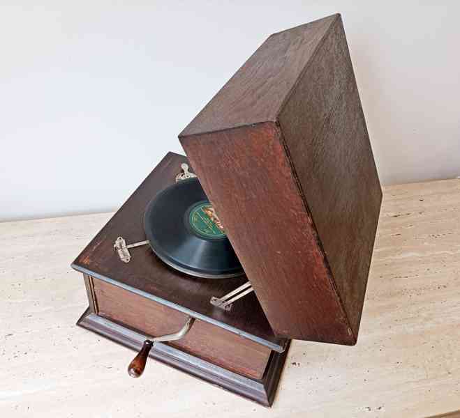 Starožitný stolní gramofon ve dřevené skříni, top stav - foto 7